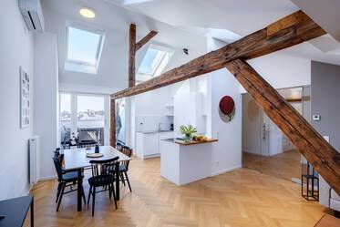 Appartement sous les toits très beau et meublé à Isarvorstadt
