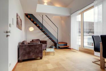 Appartement style maisonnette avec mezzanine très beau et meublé à Unterschleißheim