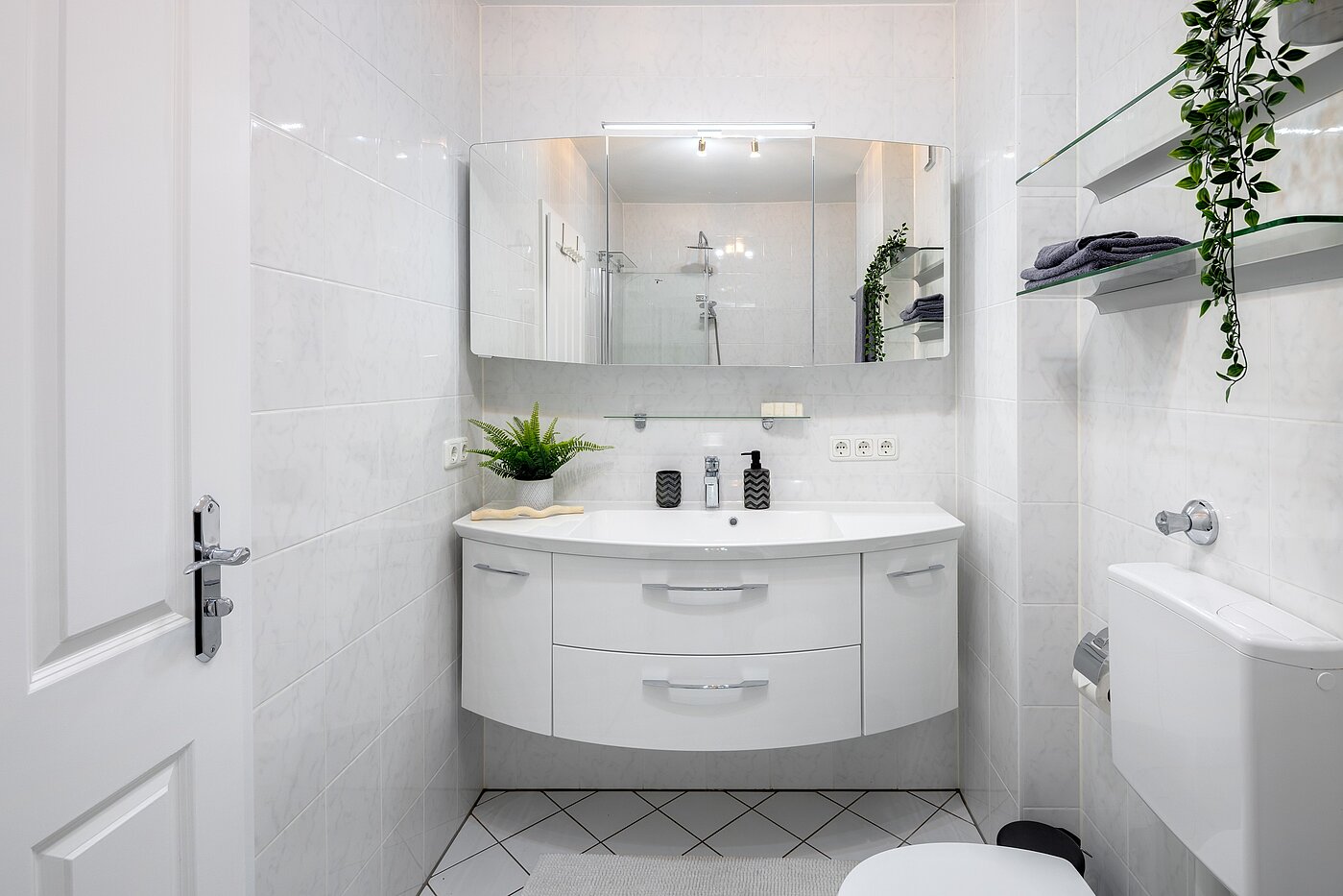 Appartement avec 3 pièces | München-Obergiesing | 70028 | ...neuem Waschtisch, Badewanne...