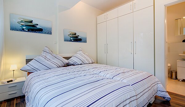 Appartement au rez-de-chaussée avec 4 pièces | München-Neuhausen | 70471 | ...mit Zugang zum Duschbad