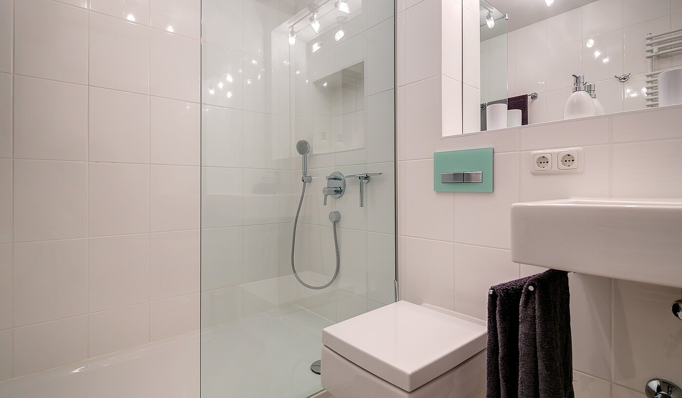 Appartement avec 2 pièces | München-Schwabing | 70096 | Badezimmer mit Dusche