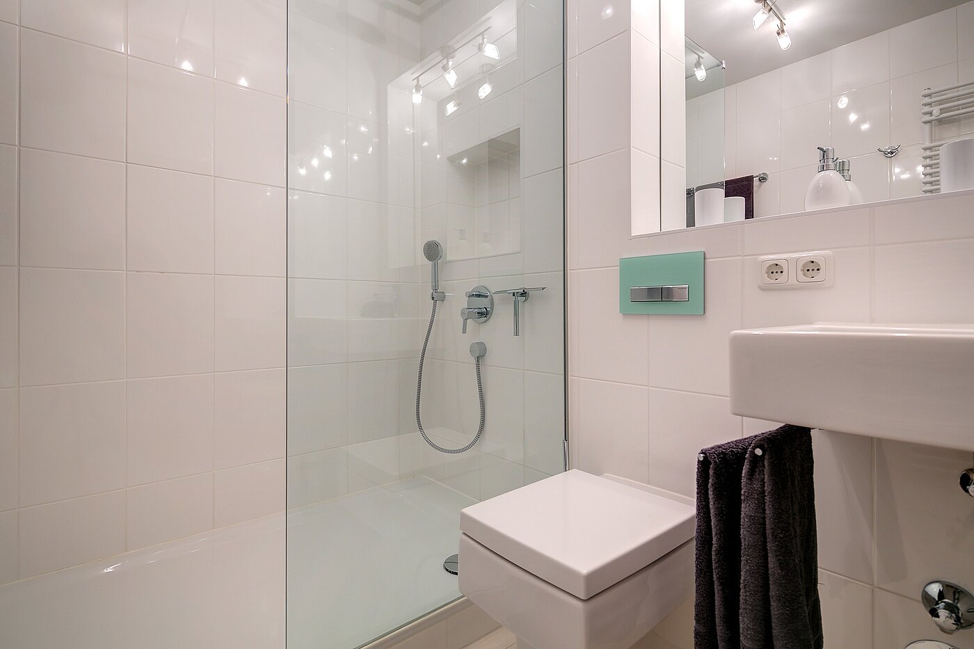 Appartement avec 2 pièces | München-Schwabing | 70096 | Badezimmer mit Dusche