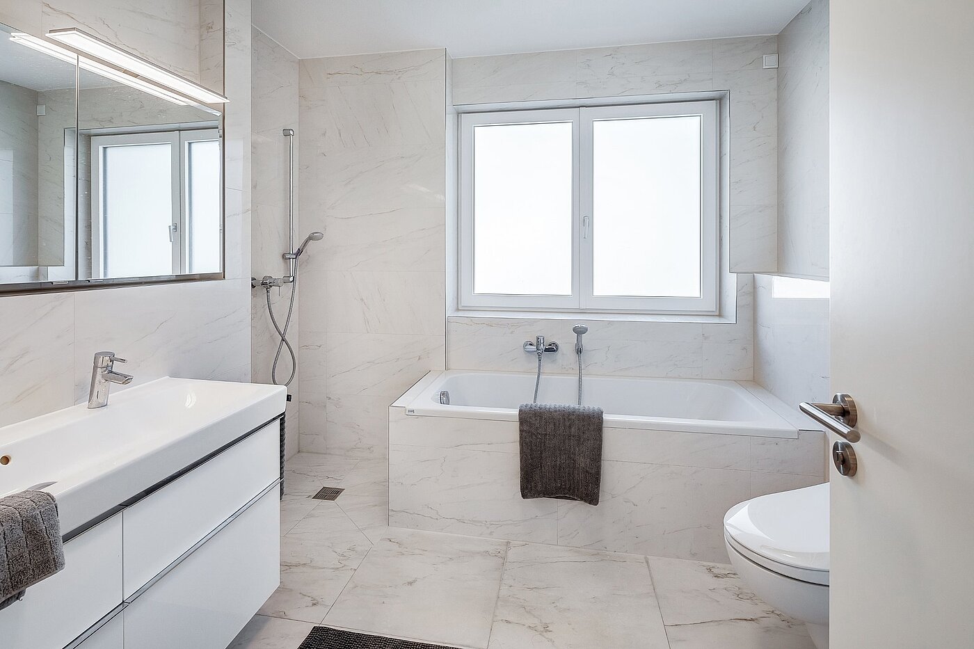 Maison jumelée avec 6 pièces | München-Pasing | 2007ML5 | Masterbad mit Dusche u. Wanne