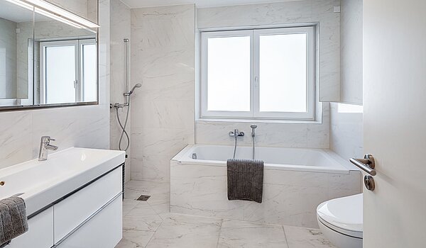 Maison jumelée avec 6 pièces | München-Pasing | 2007ML5 | Masterbad mit Dusche u. Wanne