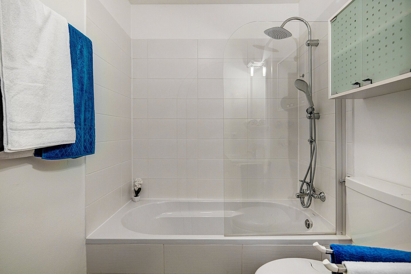 Rez-de-chaussée surélevé avec 2 pièces | München-Sendling-Westpark | 2001ML1 | ...Bad mit Badewanne