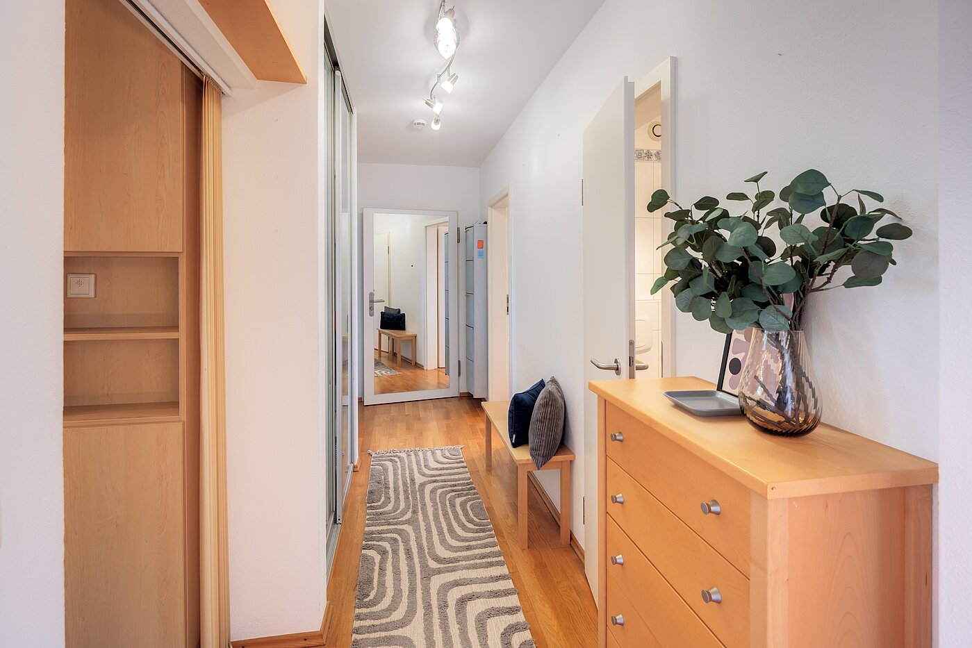 Appartement au dernier étage avec 3 pièces | 70501 | Geräumiger Flur