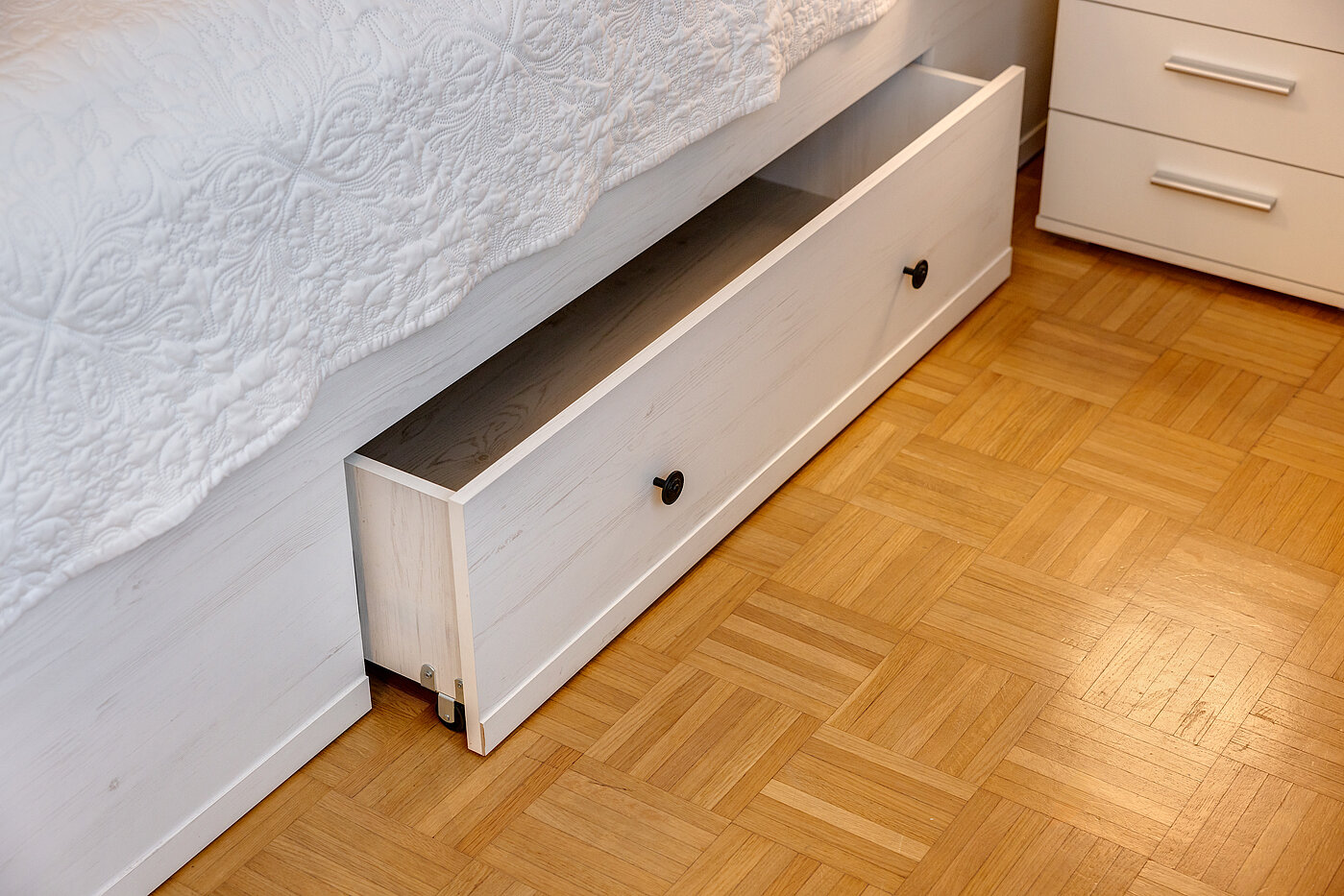 Appartement au rez-de-chaussée avec 2 pièces | 70219 | ... auch unter dem Bett...