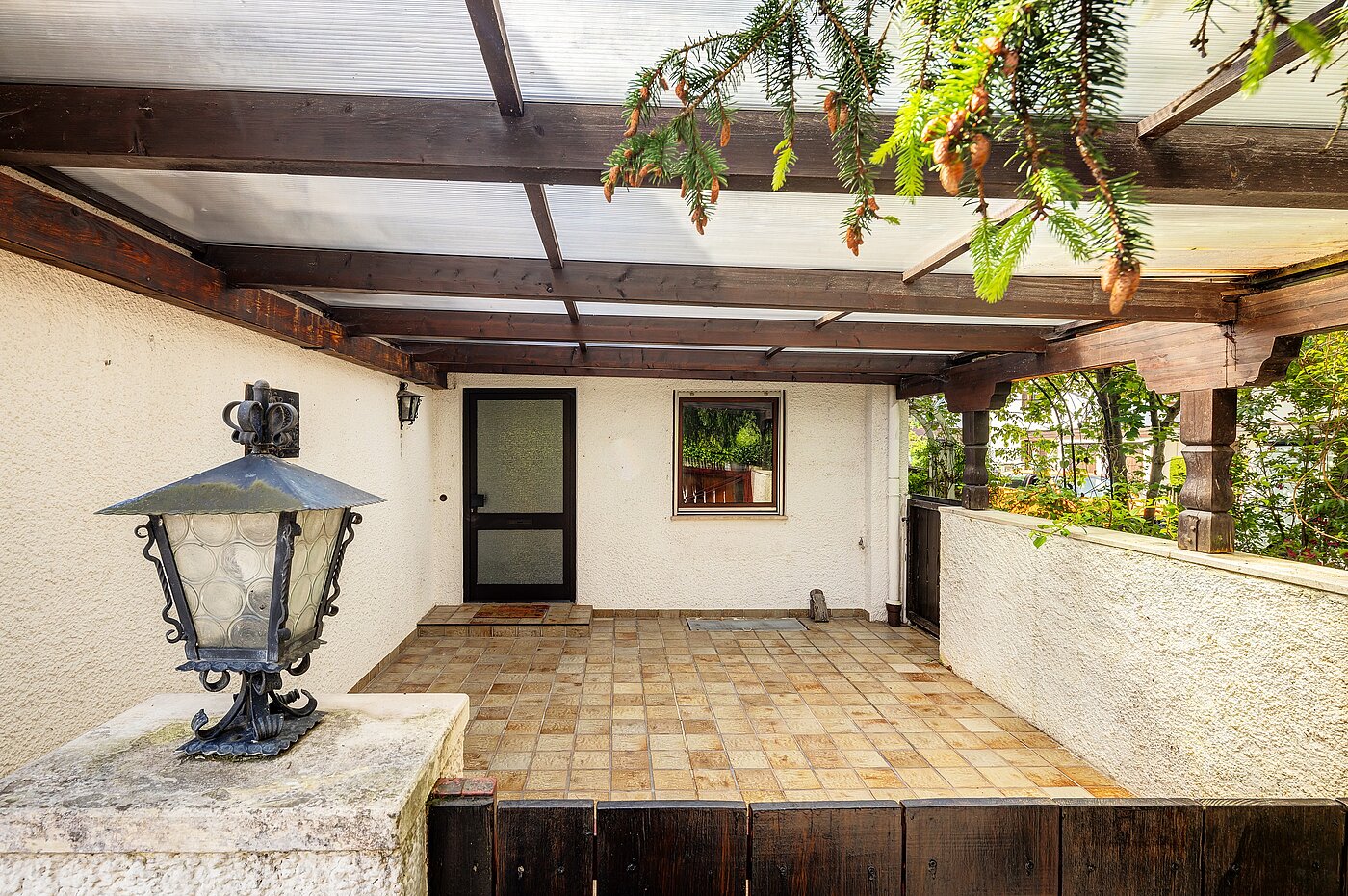 Maison d'angle mitoyenne avec 5 pièces | Penzberg | 701121 | Hauseingang mit Carport