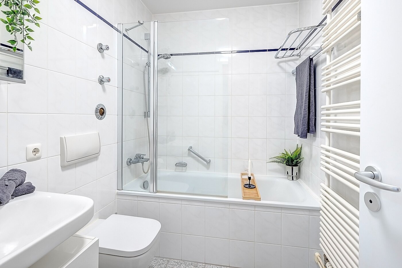 Appartement avec 2 pièces | München-Maxvorstadt | 70001 | Weißes Wannenbad