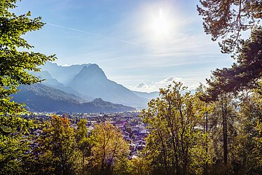 Garmisch-Partenkirchen : appartement urbain de 2,5 pièces avec loggia et vue sur les montagnes