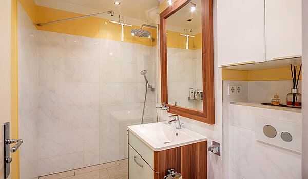 Apartment avec 1 pièce | München-Untermenzing | 70298 | Große Dusche