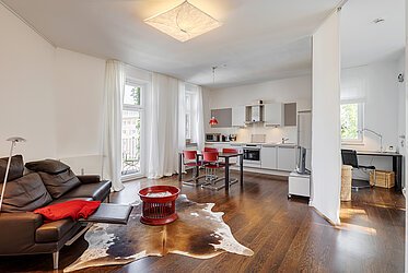 Maxvorstadt : appartement 2 pièces dans toute la splendeur du début du siècle