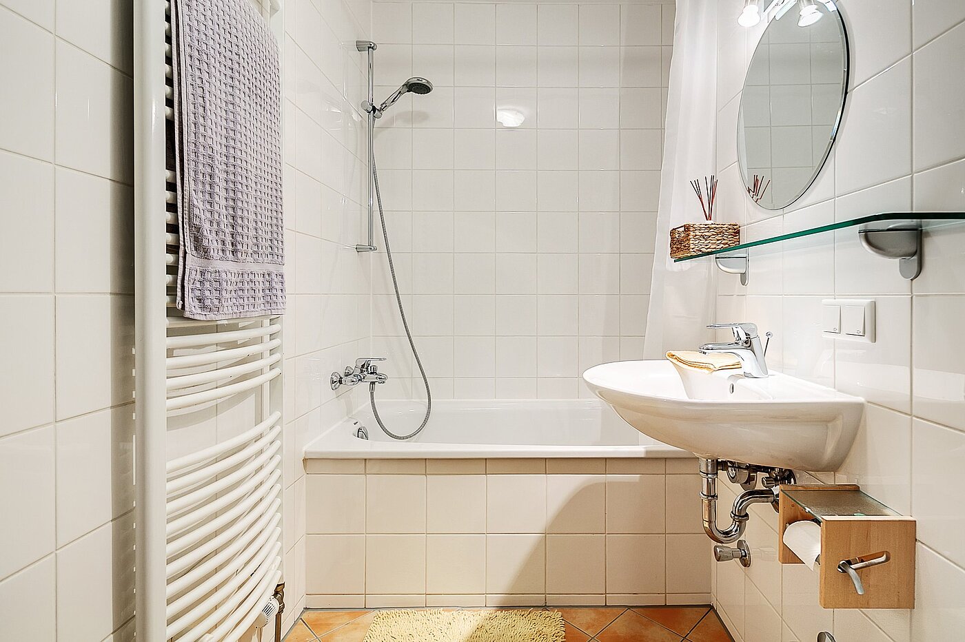 Appartement au rez-de-chaussée avec 1.5 pièces | München-Ramersdorf | 2004ML6 | Badezimmer mit Wanne ...