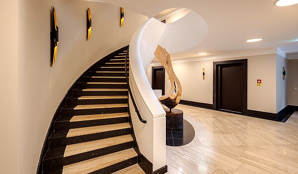 Appartement avec 3 pièces | 70046 | Geschwungene Natursteintreppe