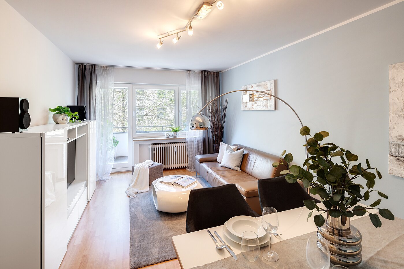 Appartement avec 2 pièces | München-Schwabing | 70013 | Wohnzimmer mit Zugang zum Balkon...