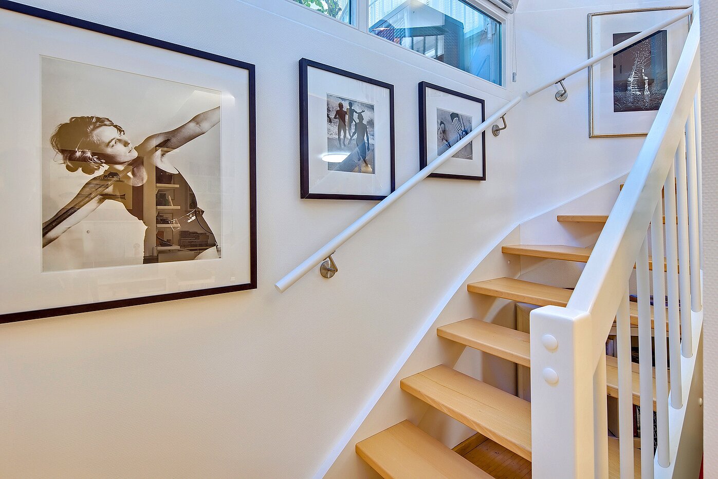 Appartement au rez-de-chaussée avec 2 pièces | München-Obermenzing | 70280 | Buchenholztreppe in das Studio