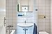 Appartement avec 2 pièces | München-Sendling-Westpark | 2010ML9 | Weiß gefliestes Badezimmer... | Thumbnail
