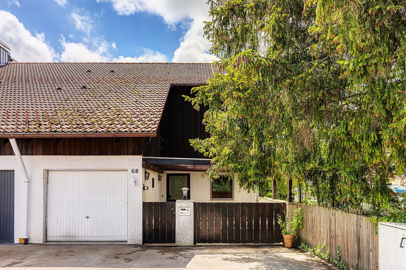 Maison d'angle mitoyenne avec 5 pièces | Penzberg | 701121 | Hausansicht mit Garage