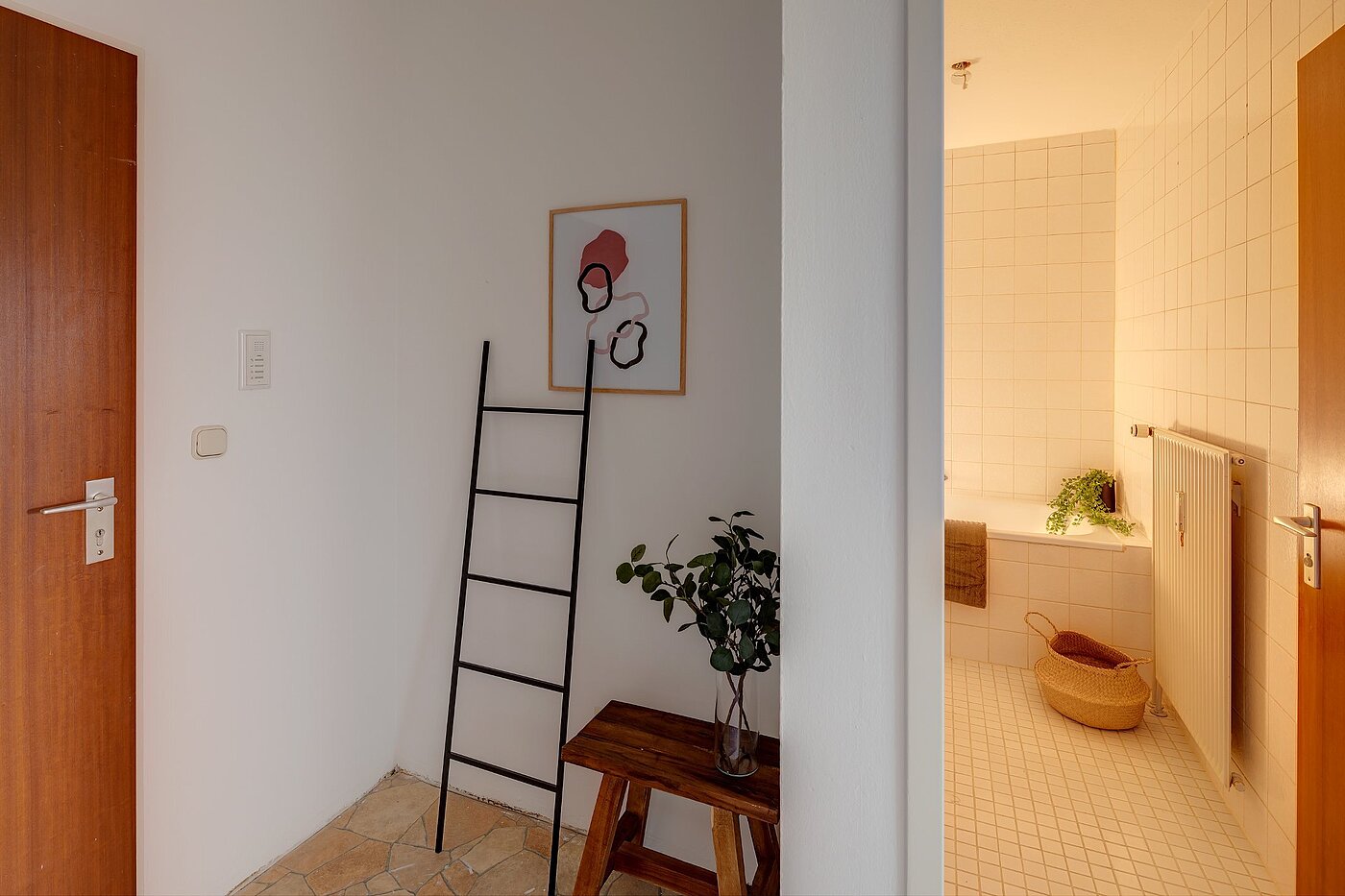 Appartement avec 2 pièces | 2002ML7 | Diele mit Zugang zum...
