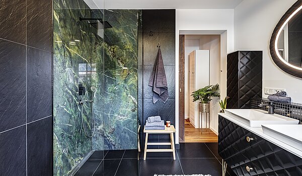 Appartement au rez-de-chaussée avec 2 pièces | Bad Wiessee | 700942 | ...und hochwertigen Keramikfliesen