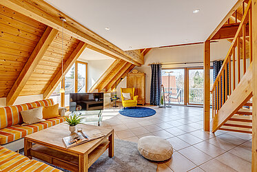 Trudering : appartement en duplex de 3,5 pièces sous les toits, avec une agencement idéal et un balcon - disponible