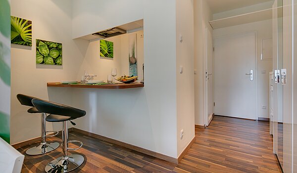 Appartement au rez-de-chaussée avec 4 pièces | München-Neuhausen | 70471 | ...mit Theke zur Küche
