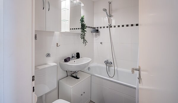 Apartment avec 1 pièce | München-Forstenried | 70190 | ...mit Badewanne