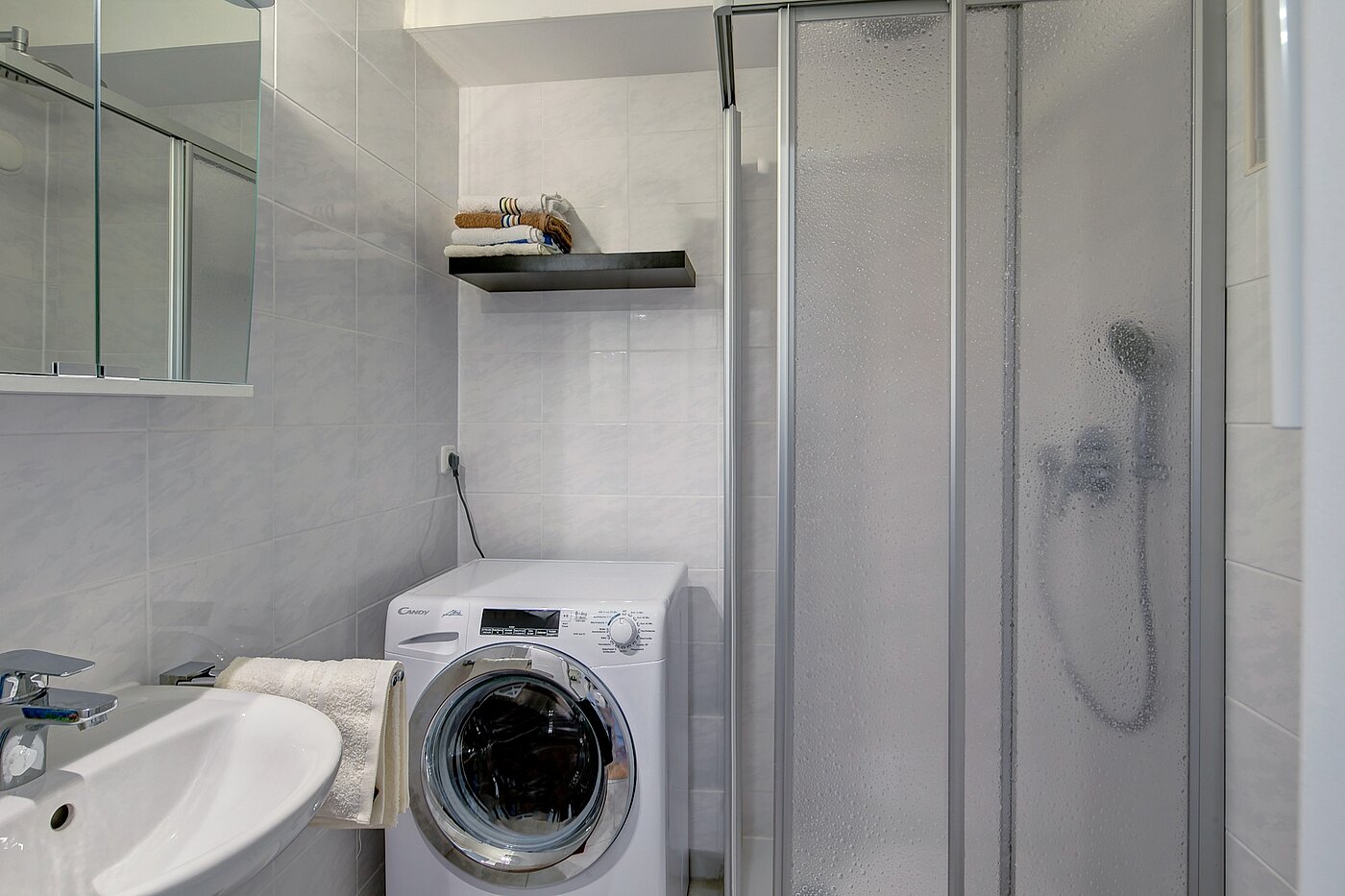 Appartement avec 1 pièce | München-Berg am Laim | 2301ML4 | Weiß gefliestes Bad...