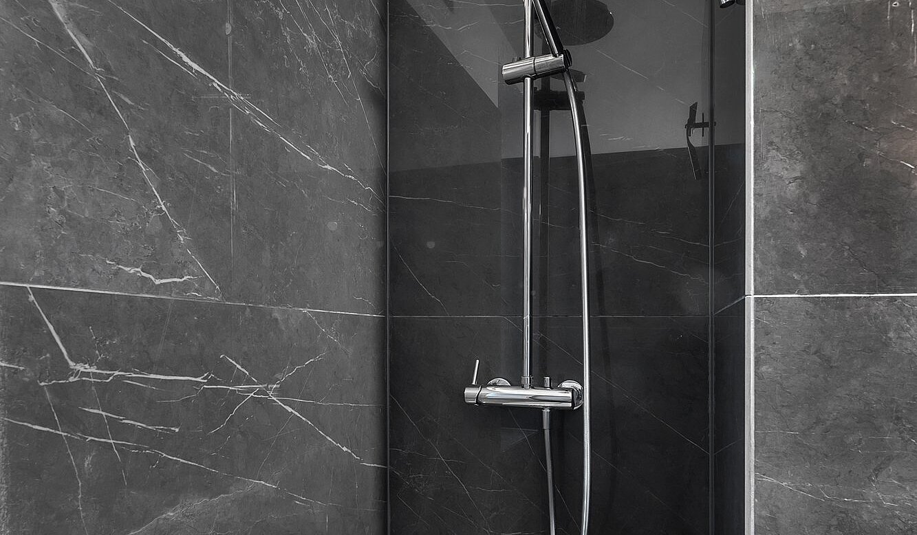 Rez-de-chaussée surélevé avec 2 pièces | München-Lehel | 2012ML1 | ...begehbarer Dusche