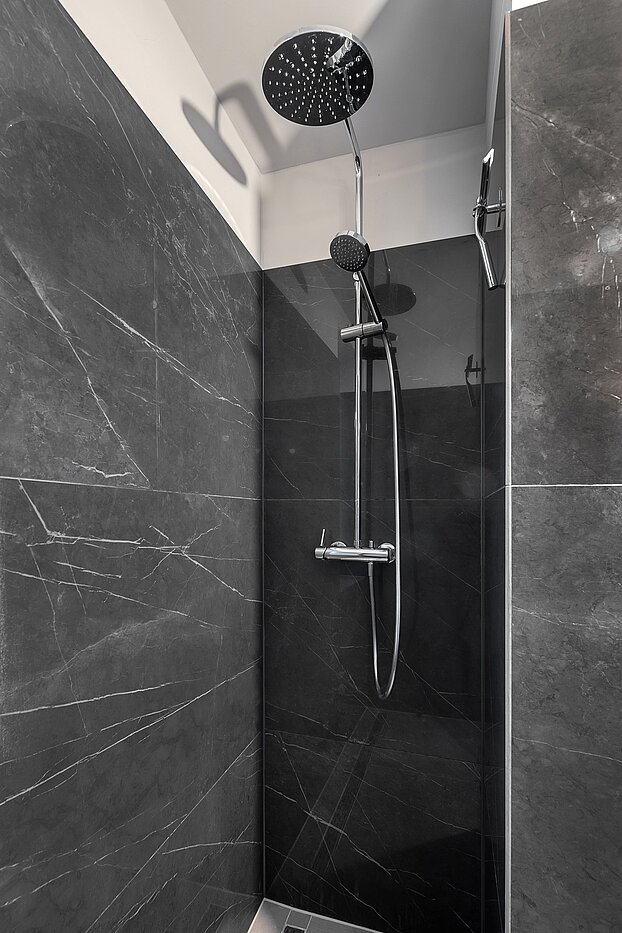 Rez-de-chaussée surélevé avec 2 pièces | München-Lehel | 2012ML1 | ...begehbarer Dusche