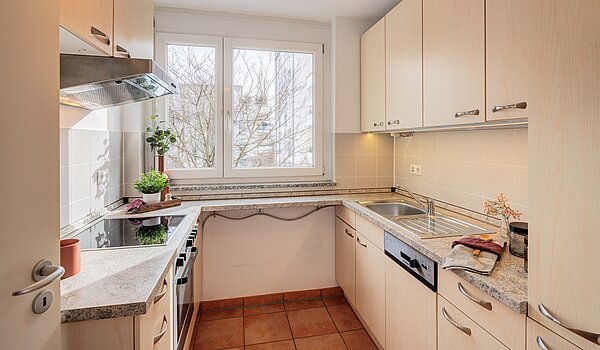 Appartement avec 2 pièces | München-Bogenhausen | 70396 | Küche mit Fenster...