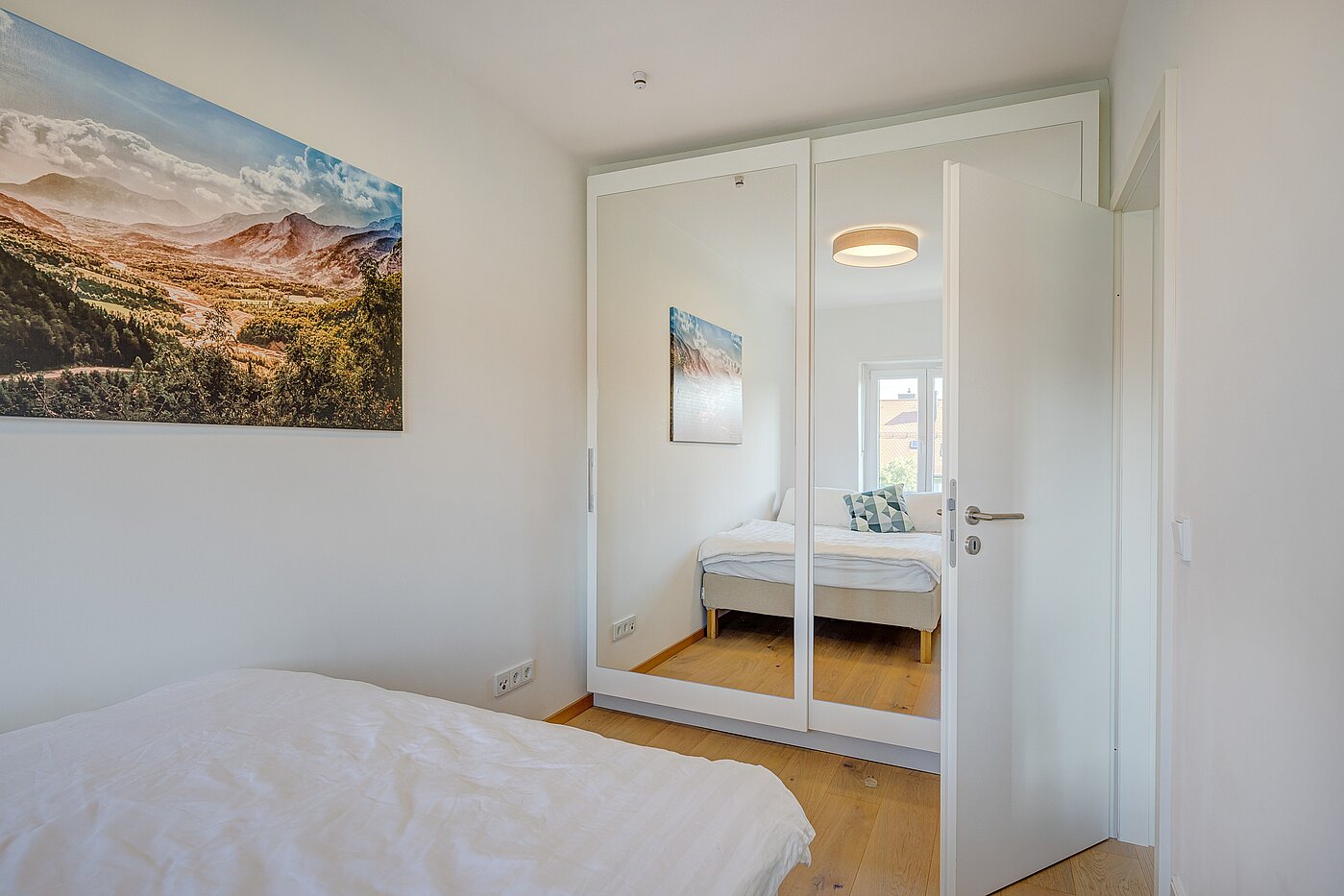 Apartment avec 1 pièce | München-Schwabing | 70198 | Kleiderschrank mit Stauraum