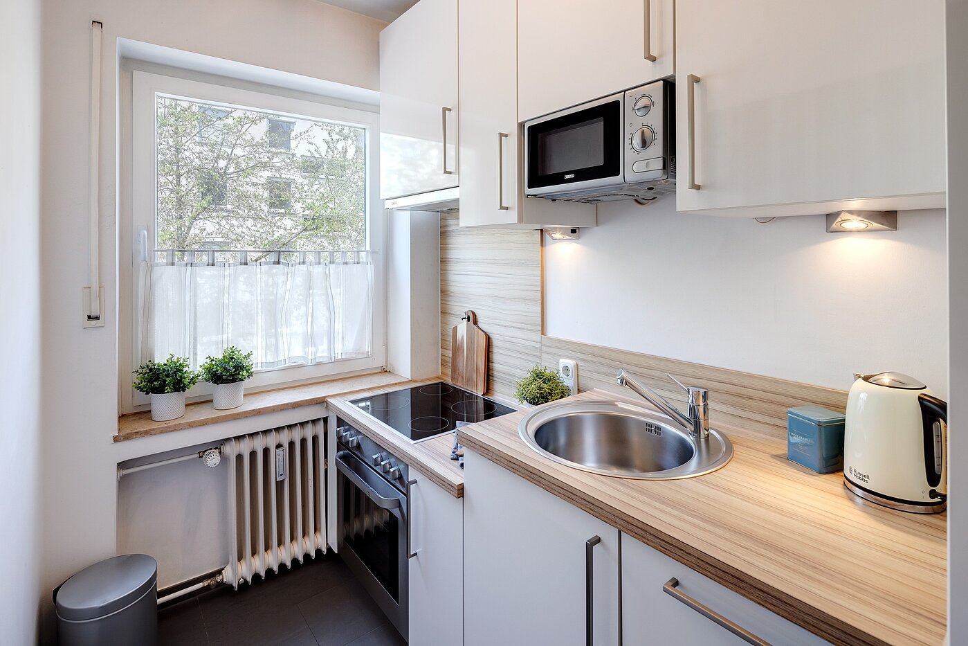 Appartement avec 2 pièces | München-Schwabing | 70013 | Kleine Küche mit Fenster...