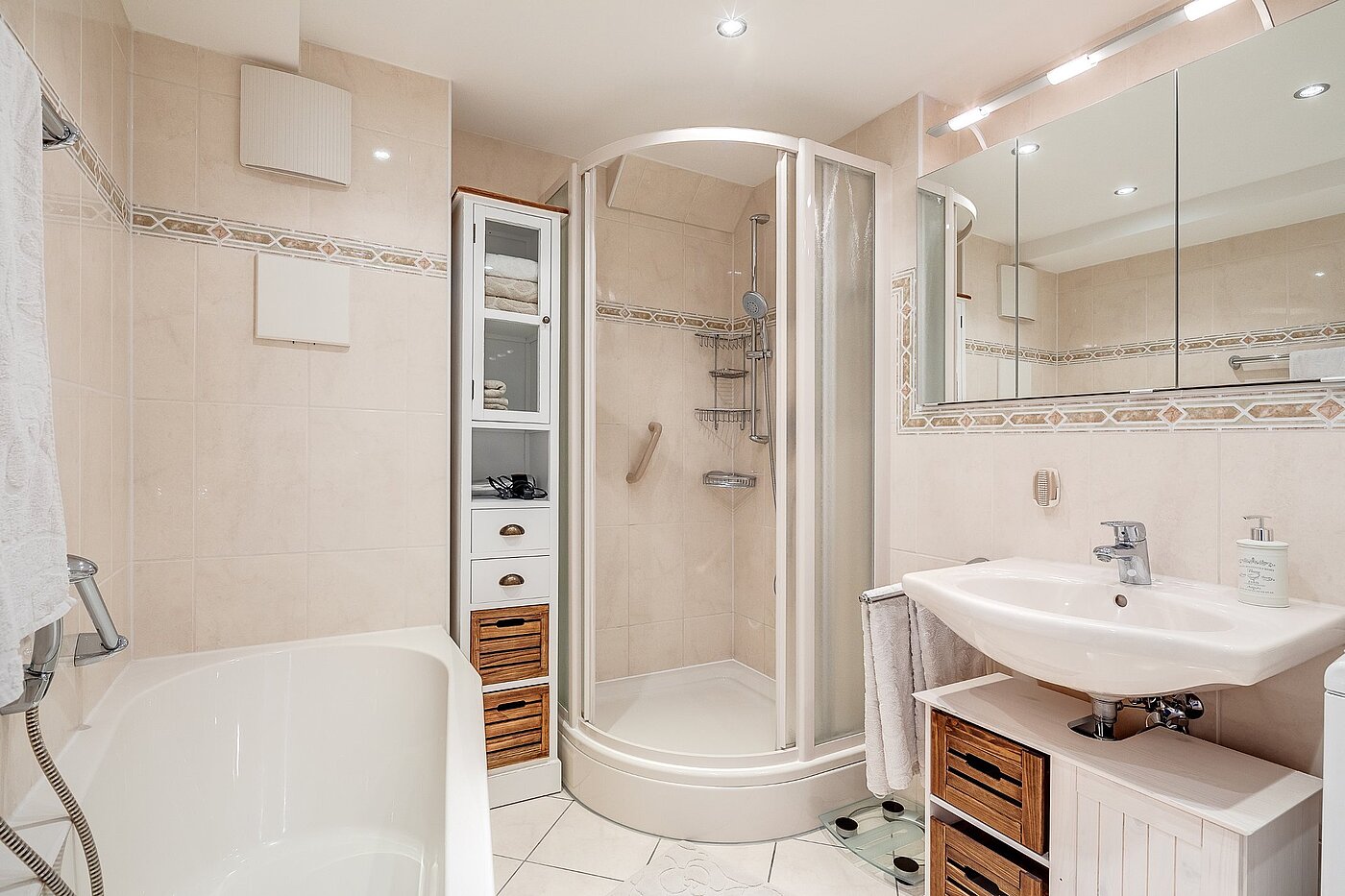 Appartement avec 2.5 pièces | München-Moosach | 2012ML4 | Helles Bad mit Dusche