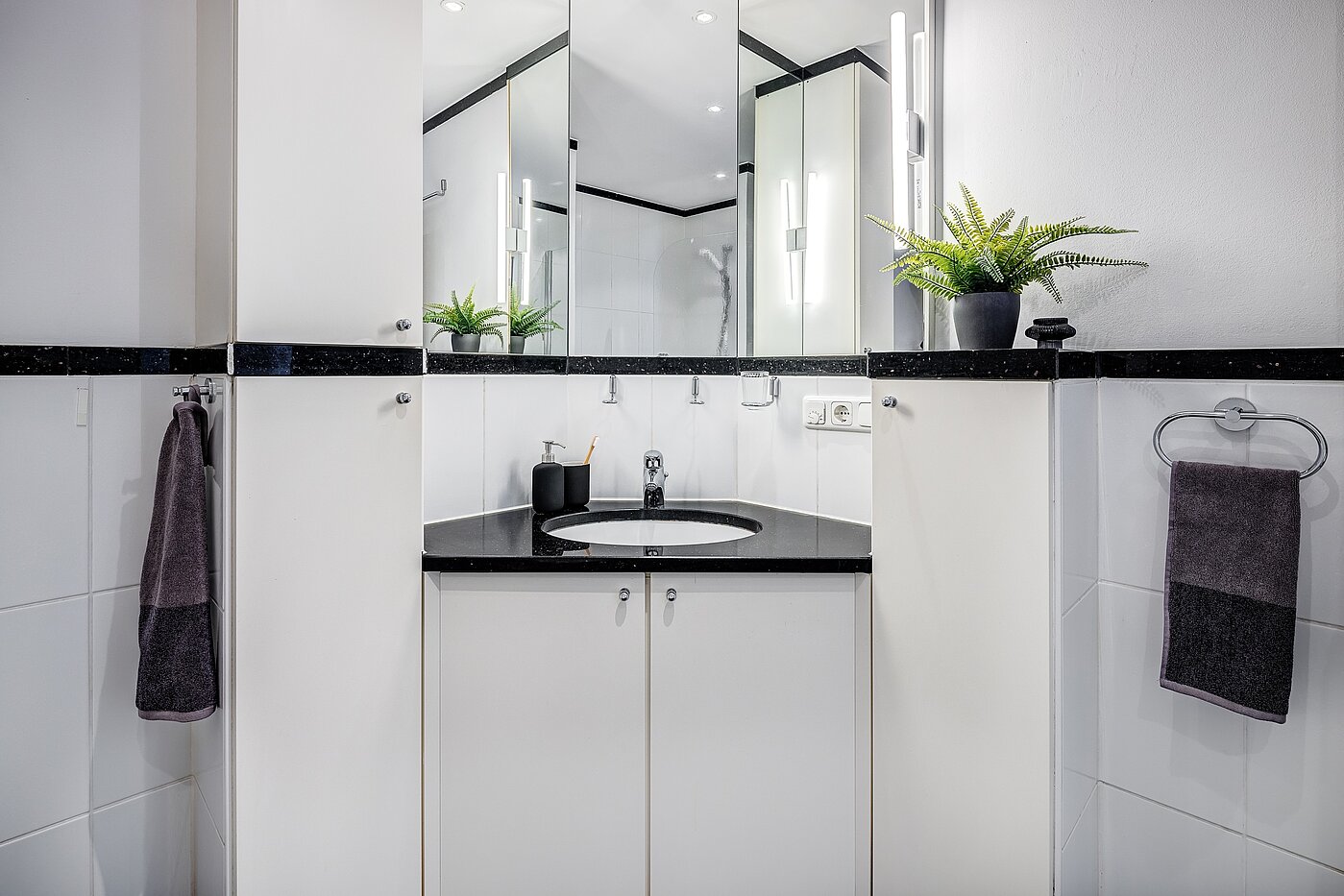 Appartement avec 3 pièces | München-Schwabing | 2202ML12 | Der Waschtisch geschickt platziert