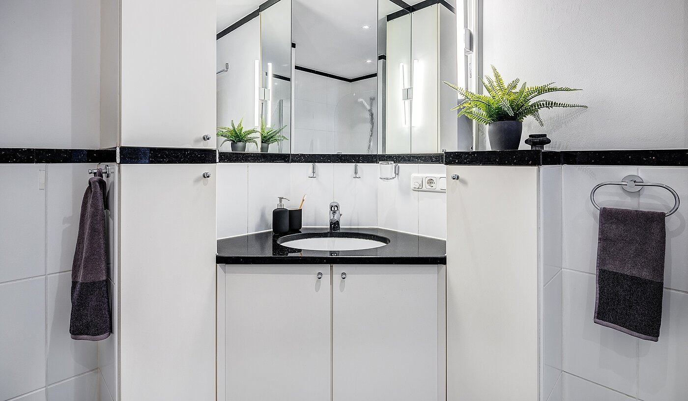Appartement avec 3 pièces | München-Schwabing | 2202ML12 | Der Waschtisch geschickt platziert