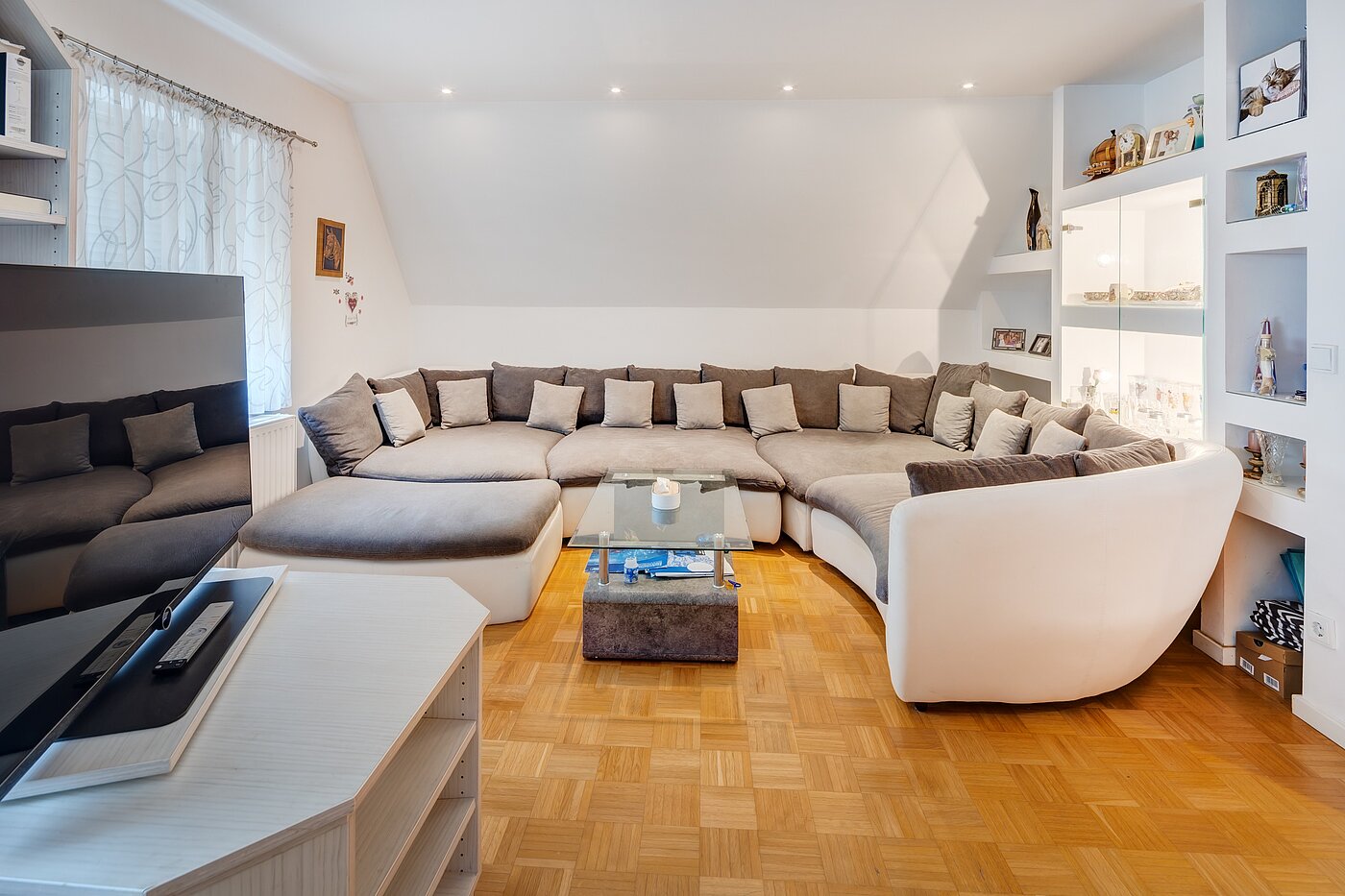 Maison individuelle avec 8 pièces | 70229 | Wohnzimmer...