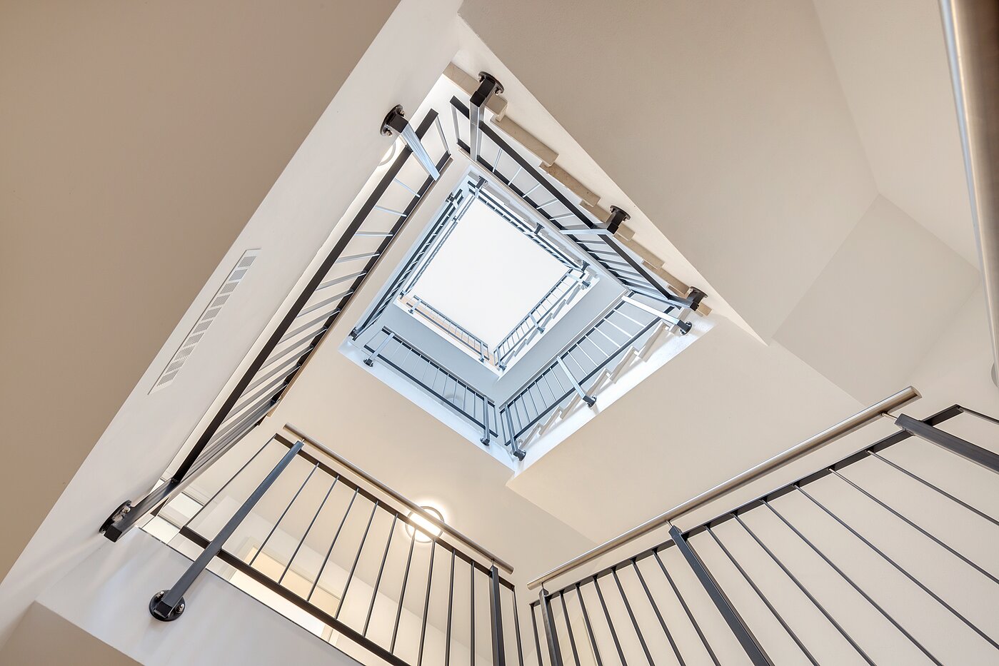 Propriété particulière avec 9 pièces | 70406 | Treppenhaus Gewerbe