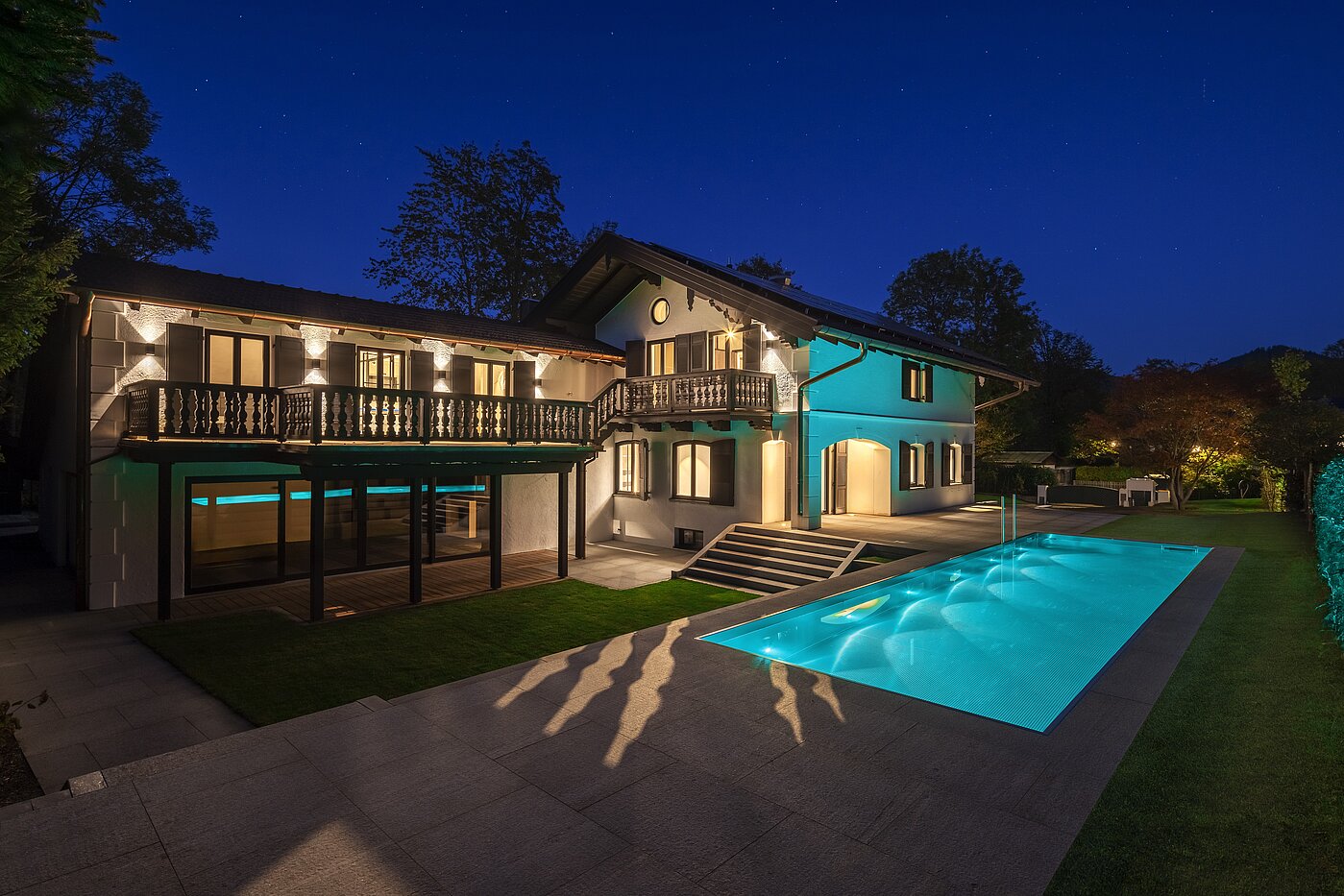 Propriété particulière avec 15 pièces | Bad Wiessee | 701591 | Landhaus mit Außenpool bei Dämmerung