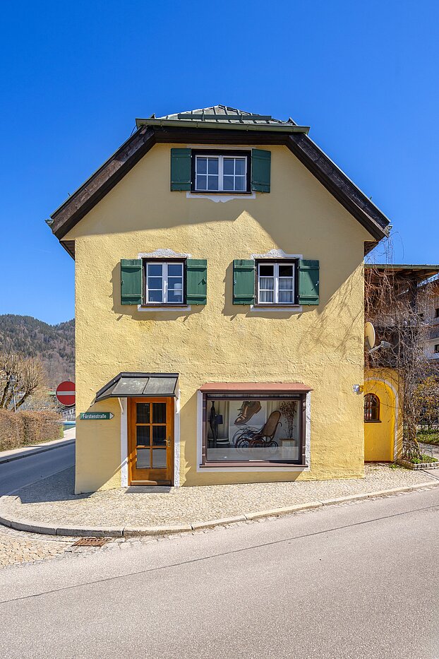 Mehrfamilienhaus avec 11 pièces | Rottach-Egern | 70215 | Ansicht von Westen.