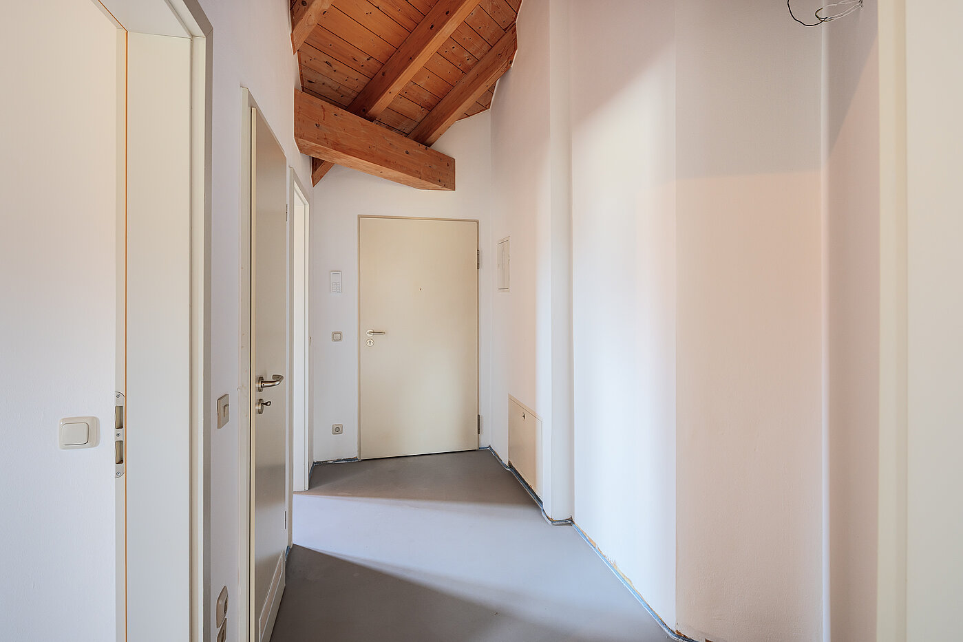 Appartement au dernier étage avec 2 pièces | 70314 | Flur