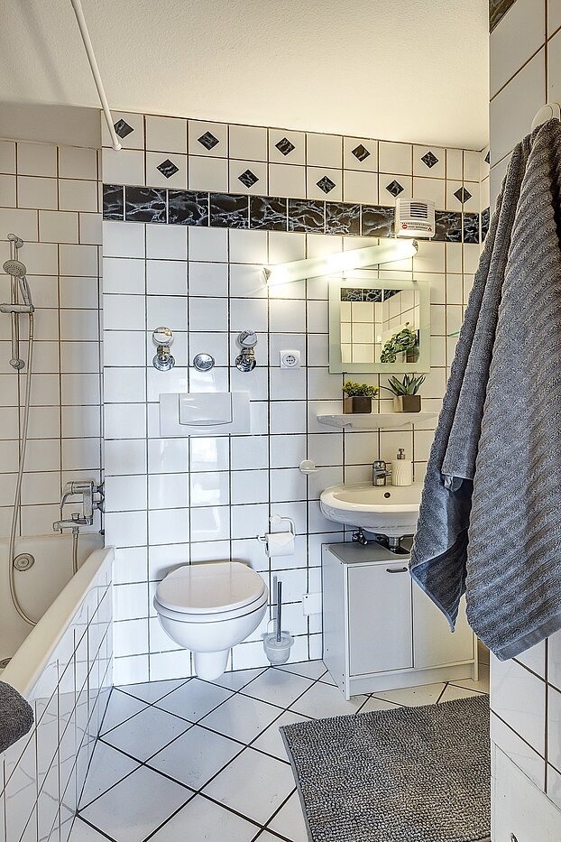 Appartement avec 1 pièce | München-Schwabing | 2109ML1 | Deckenhoch gefliestes ...