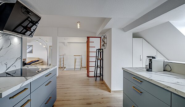 Appartement au dernier étage avec 4.5 pièces | München-Ludwigsvorstadt | 70461 | Wohnen / Essen
