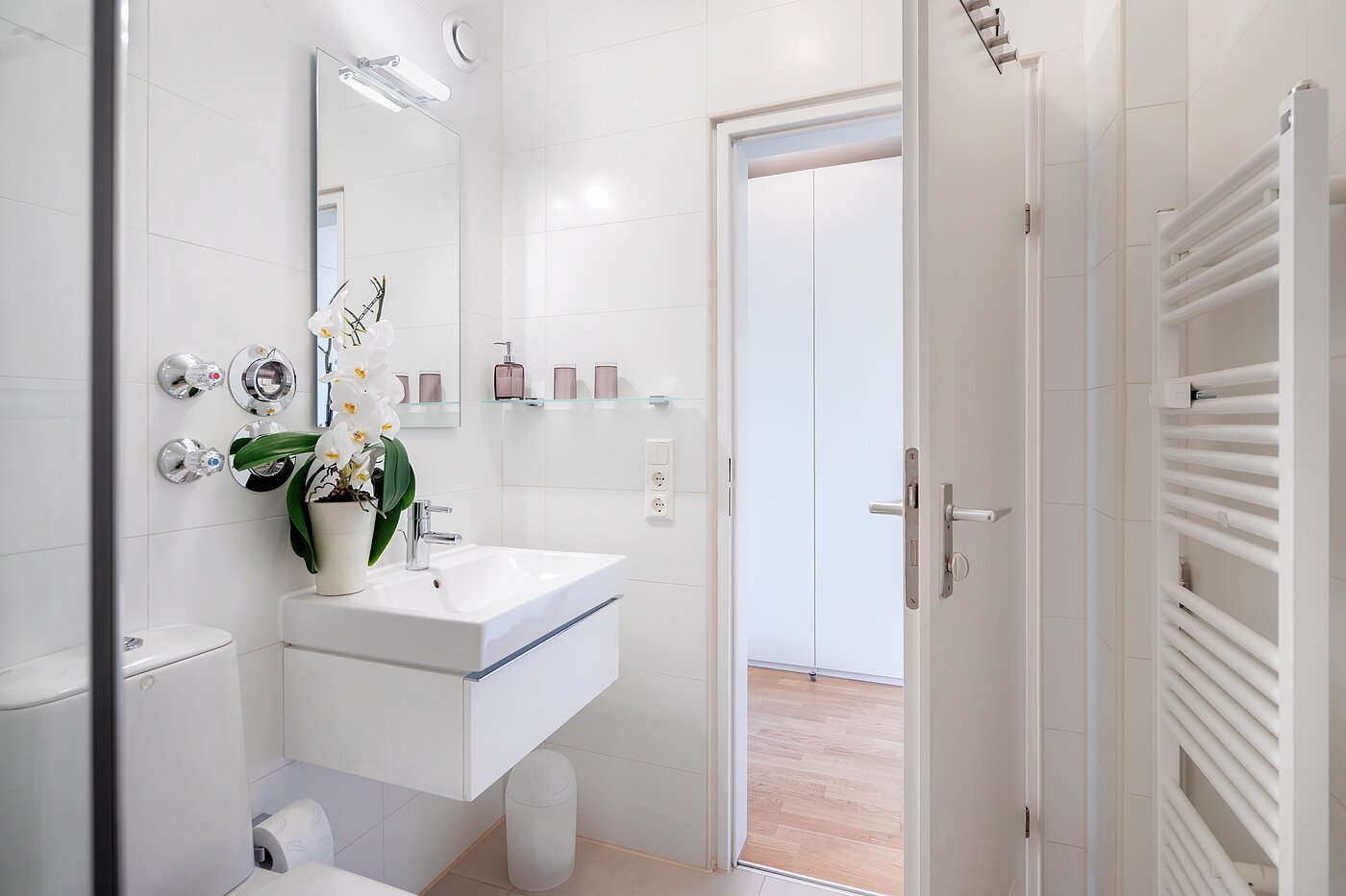 Apartment avec 1 pièce | München-Solln | 70499 | Geschmackvolles Bad...