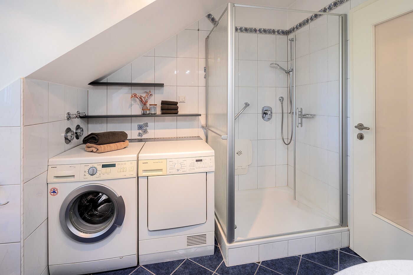 Appartement au dernier étage avec 3 pièces | 70501 | Dusche