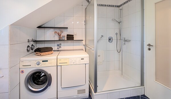 Appartement au dernier étage avec 3 pièces | 70501 | Dusche