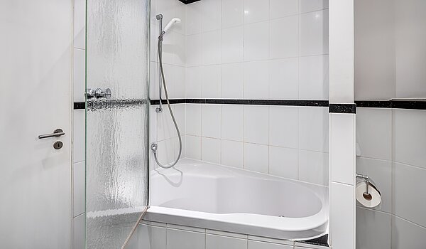 Appartement avec 3 pièces | München-Schwabing | 2202ML12 | ...mit ergonomischer Badewanne