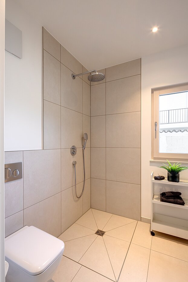 Terrassenwohnung avec 2 pièces | München-Harlaching | 70372 | Begehbare Dusche