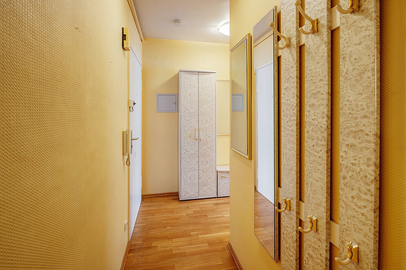 Appartement avec 2 pièces | 70075 | Diele mit...