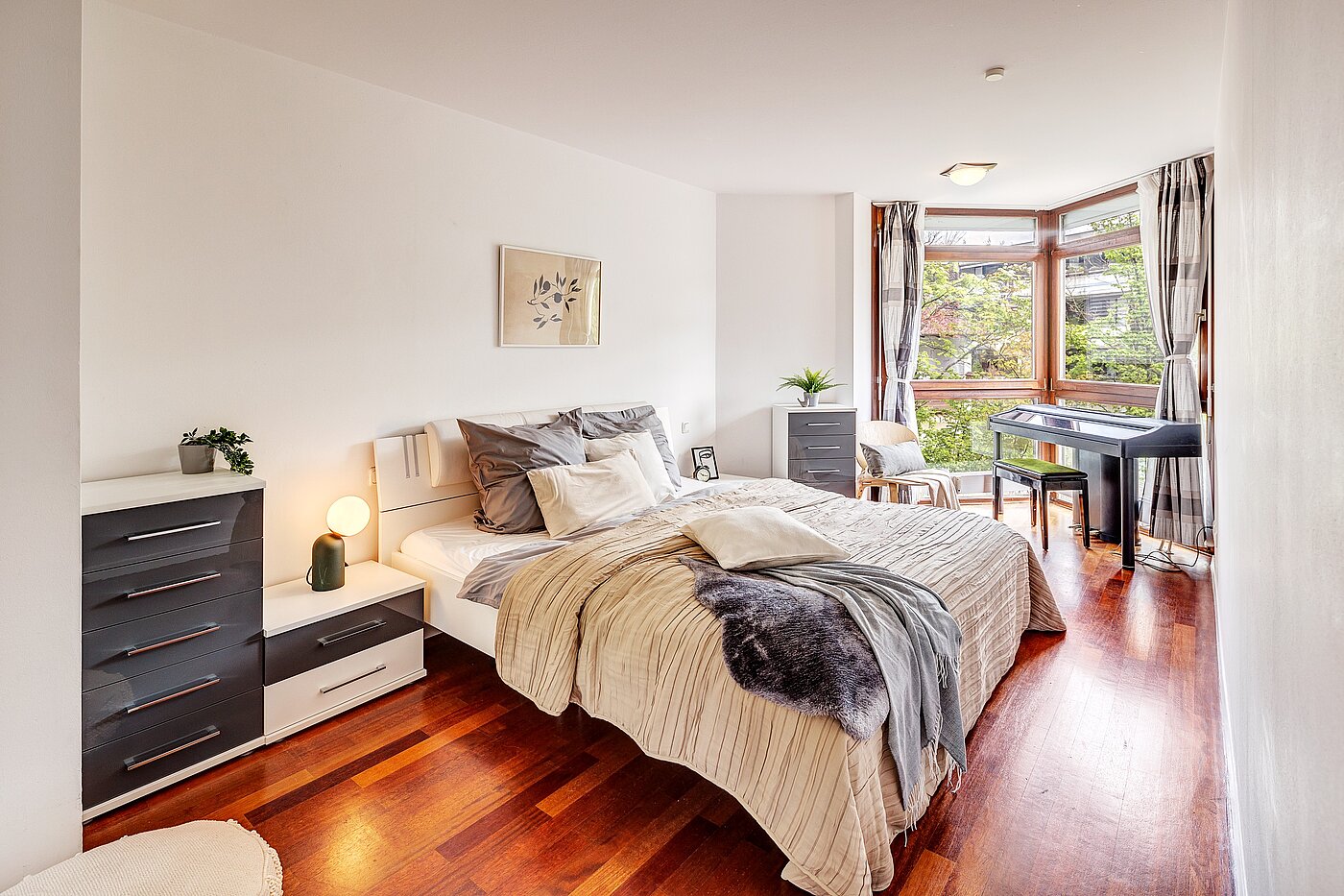 Appartement avec 3 pièces | München-Schwabing | 2202ML12 | Blick ins Schlafzimmer...